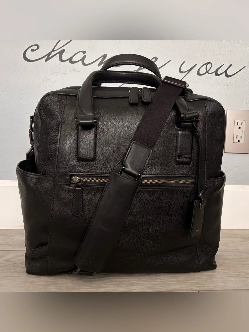 NWOT Tumi Beacon Hill Smith Jetsetter Leather Bag with Adjustable Shoulder Strap